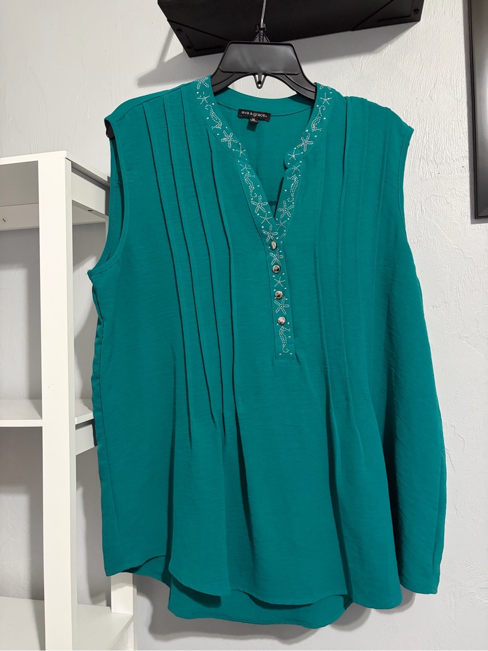 Ava & Grace Sleeveless Teal Pintuck Embroidered V-Neck Top